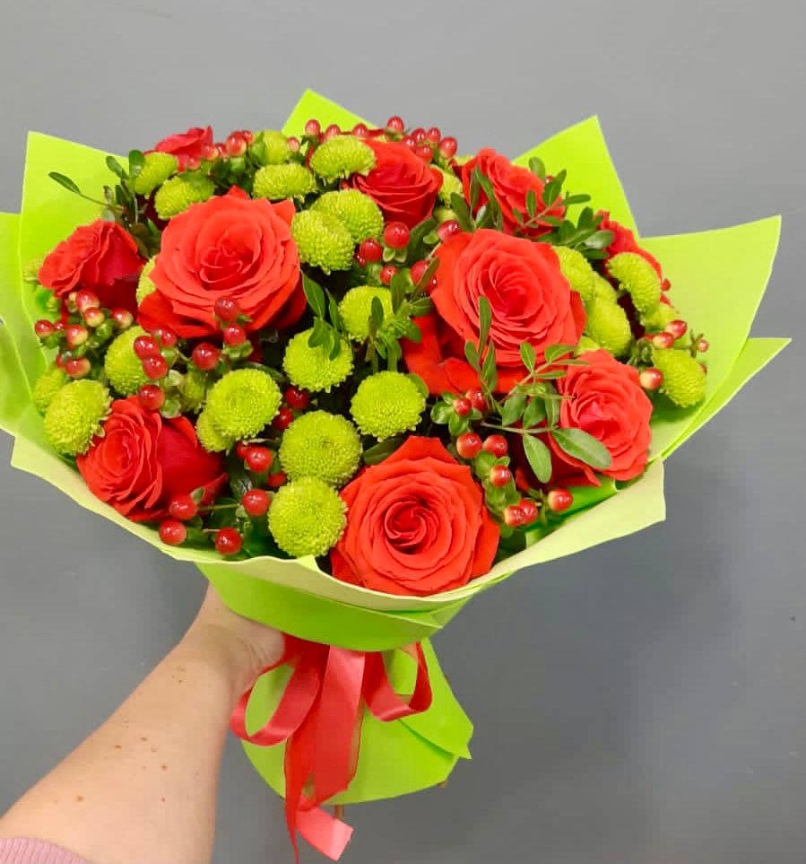 Букет цветов из: Хризантемы и Розы в Жаворонки