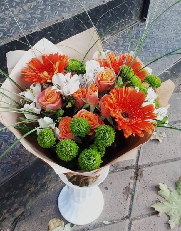 Букет цветов из: Герберы, Хризантемы, Альстромерии и Розы в Жаворонки