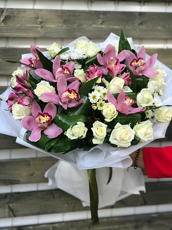 Букет цветов из: Розы и Хризантемы в Жаворонки
