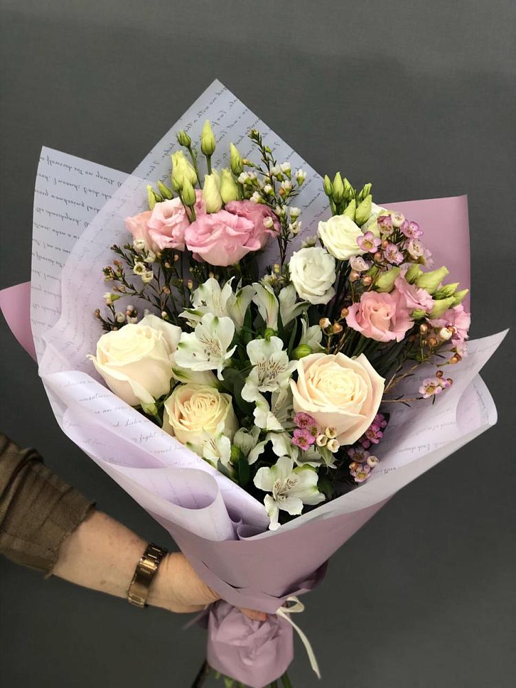 Букет цветов из: Альстромерии, Розы и Лизиантусы в Жаворонки