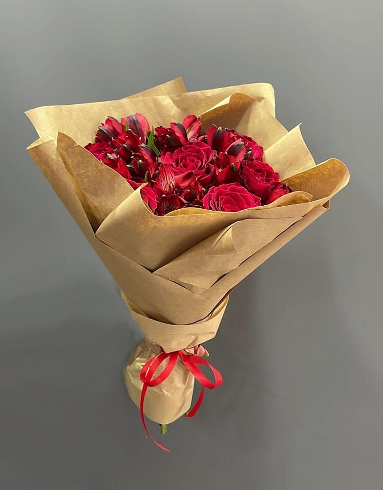 Букет цветов из: Альстромерии и Розы в Жаворонки