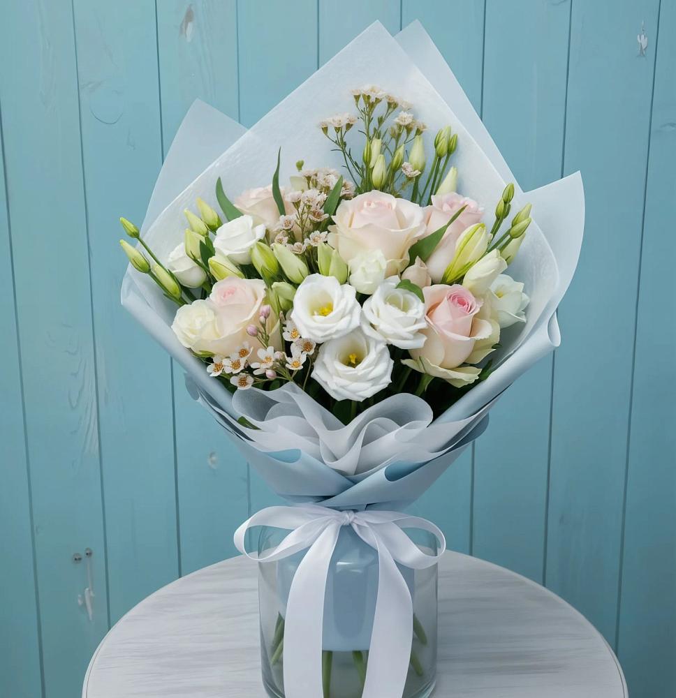 Букет цветов из: Розы и Лизиантусы в Жаворонки