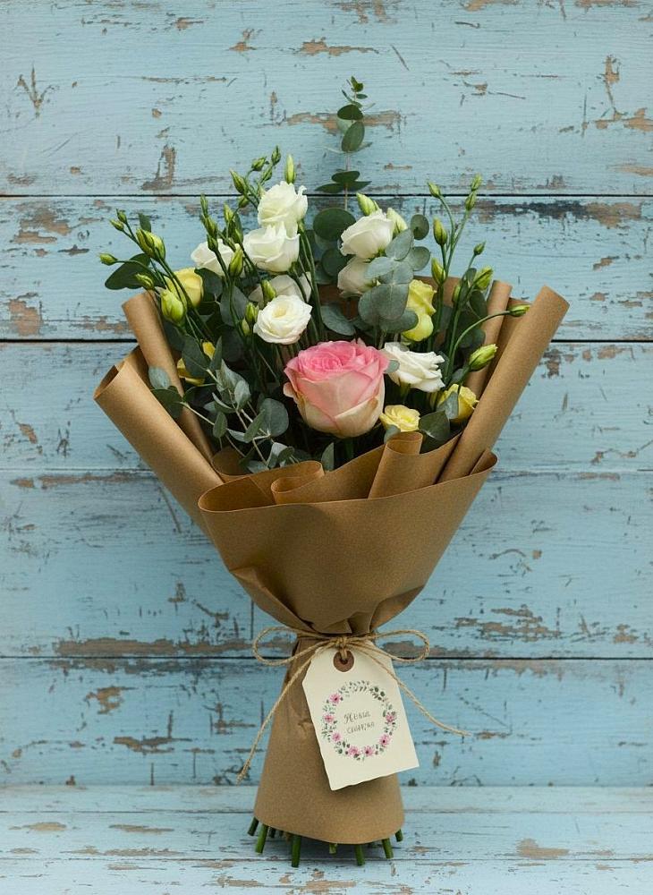 Букет цветов из: Розы и Лизиантусы в Жаворонки