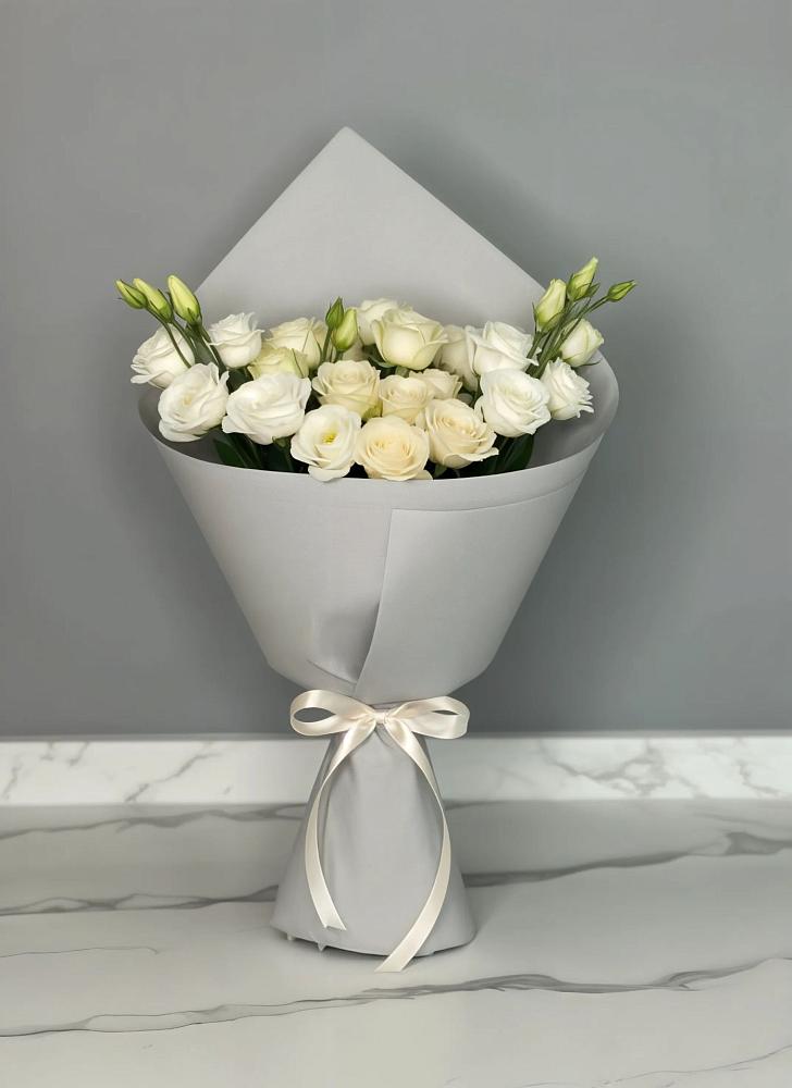 Букет цветов из: Розы и Лизиантусы в Жаворонки