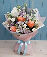 Букет цветов из:  Лизиантусы, Розы, Альстромерии и Гипсофила в Жаворонки