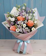 Букет цветов из:  Лизиантусы, Розы, Альстромерии и Гипсофила в Жаворонки