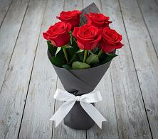 Букет 5 Красных роз Эдлесс Лав в Жаворонки