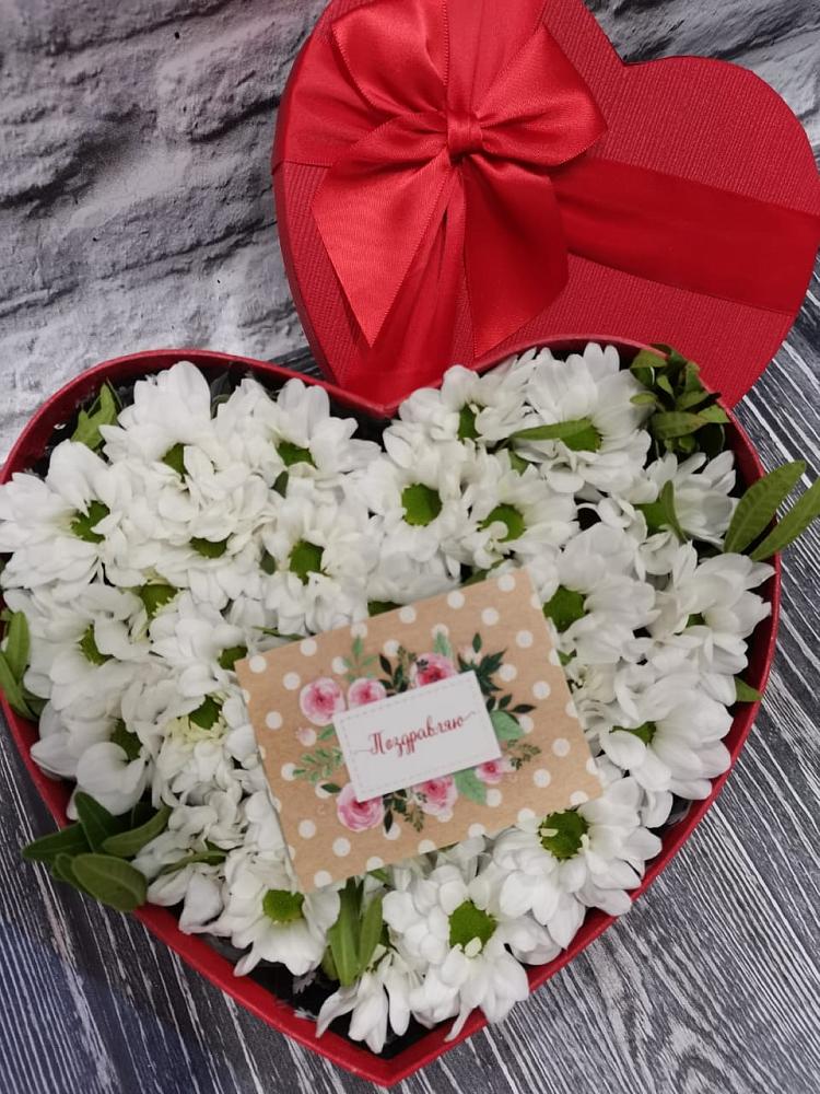 Цветочная композиция из Хризантемы в виде сердца в Жаворонки