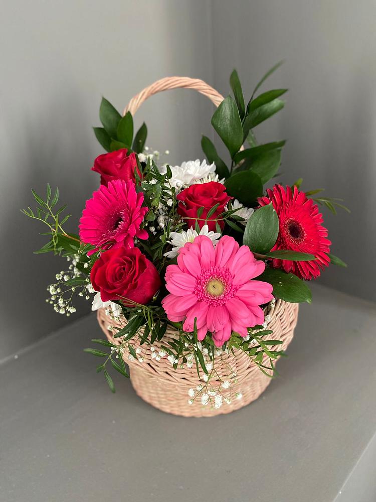 Цветочная композиция из Розы, Хризантемы и Герберы в корзине в Жаворонки