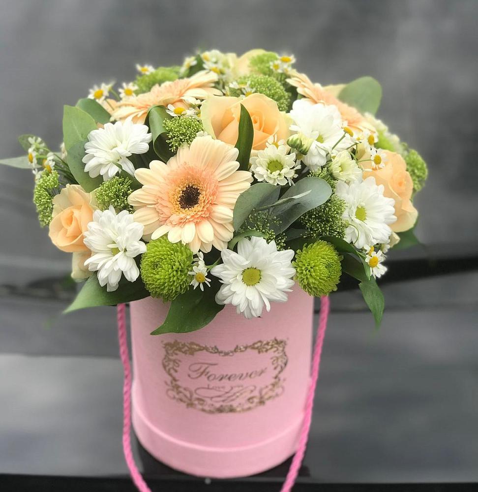 Цветочная композиция из Розы, Герберы и Хризантемы в шляпной коробке в Жаворонки