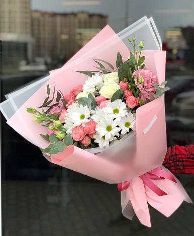 Букет цветов из: Розы, Лизиантусы и Хризантемы в Жаворонки